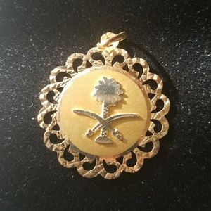 18k Necklace soli gold pendant diamond cut Emblem